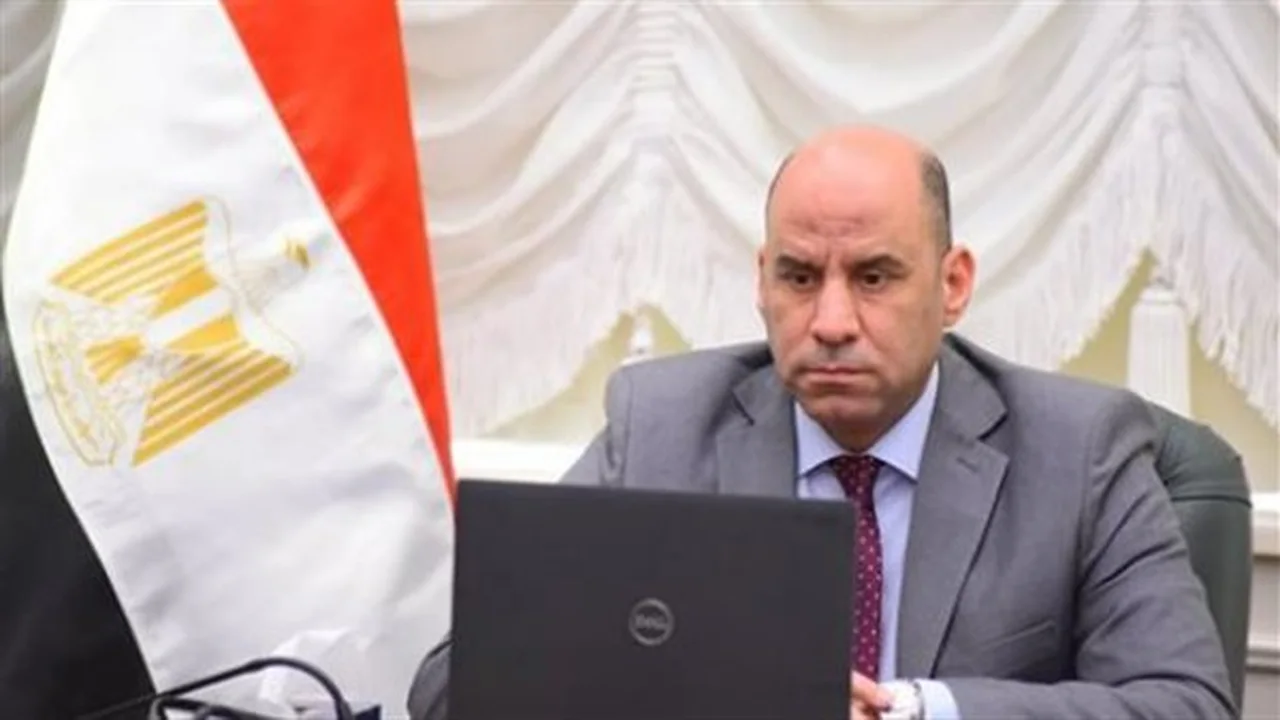 فرص عمل متاحة.. وزير العمل يطلق نشرة التوظيف الكبرى لشهر أبريل 2026